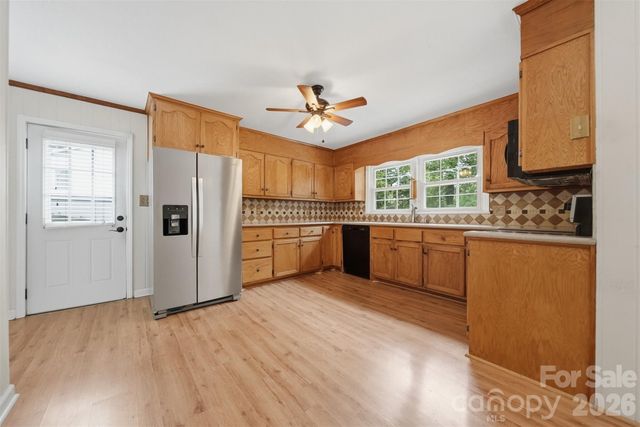 907 Vista Place NE, Lenoir, NC 28645