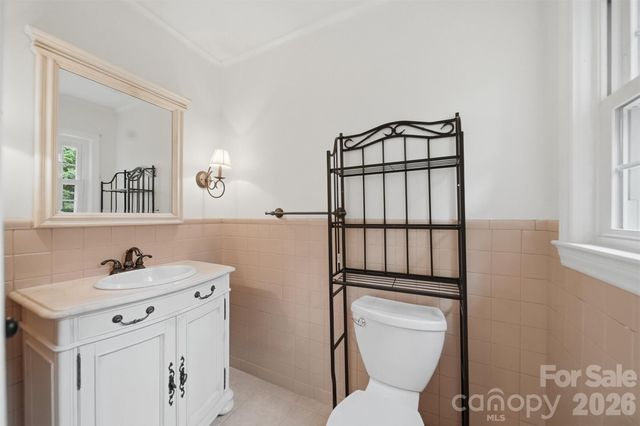907 Vista Place NE, Lenoir, NC 28645