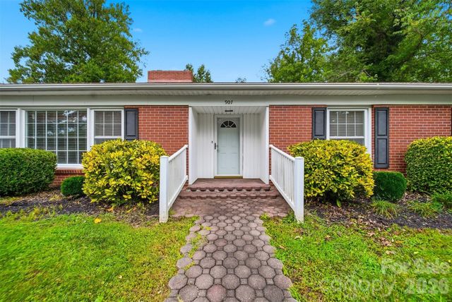 907 Vista Place NE, Lenoir, NC 28645