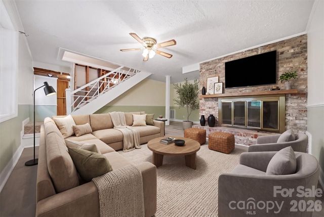 907 Vista Place NE, Lenoir, NC 28645