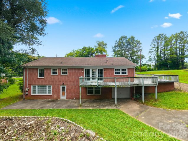 907 Vista Place NE, Lenoir, NC 28645