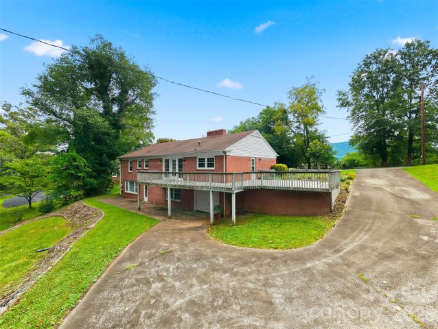 907 Vista Place NE, Lenoir, NC 28645