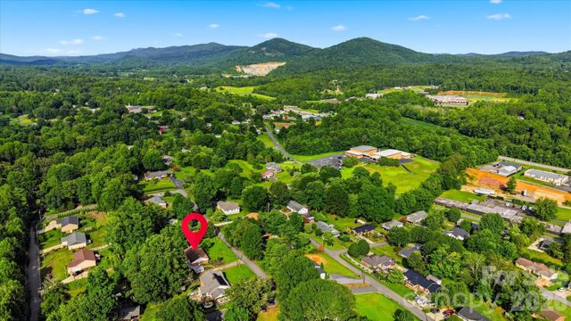907 Vista Place NE, Lenoir, NC 28645