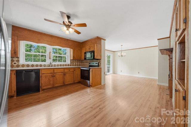 907 Vista Place NE, Lenoir, NC 28645