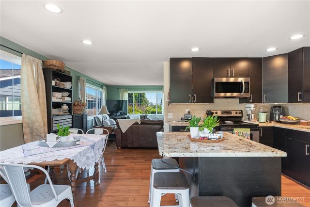 1552 Thompson Drive, Camano Island, WA 98282