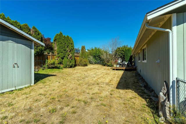 1552 Thompson Drive, Camano Island, WA 98282