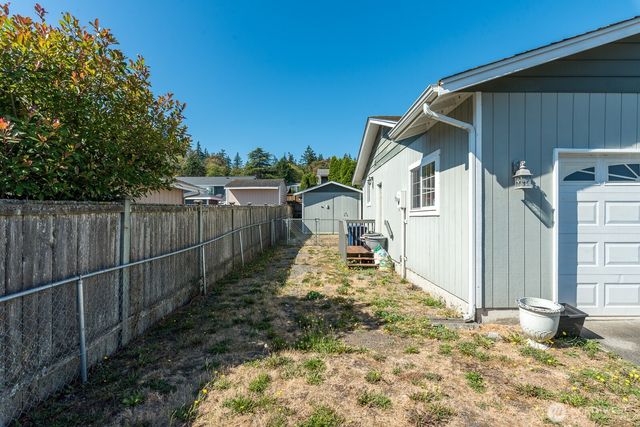 1552 Thompson Drive, Camano Island, WA 98282