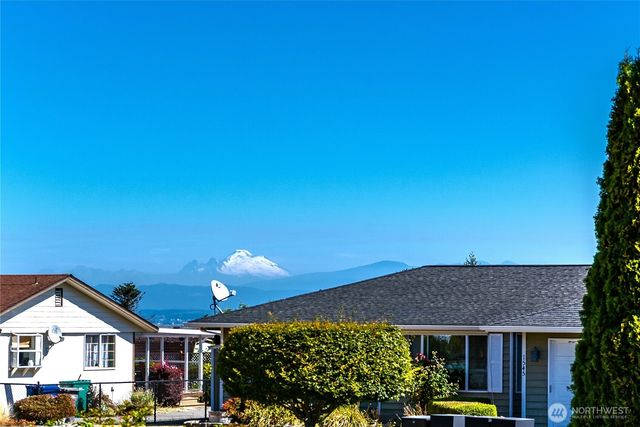 1552 Thompson Drive, Camano Island, WA 98282