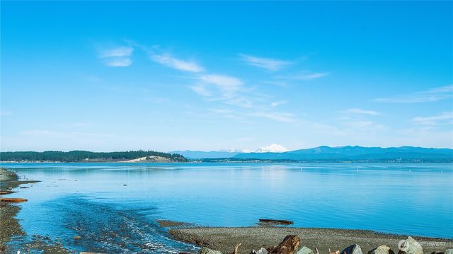 1552 Thompson Drive, Camano Island, WA 98282