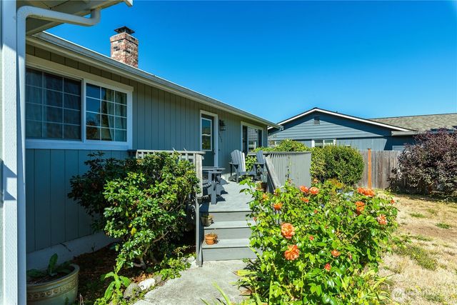 1552 Thompson Drive, Camano Island, WA 98282