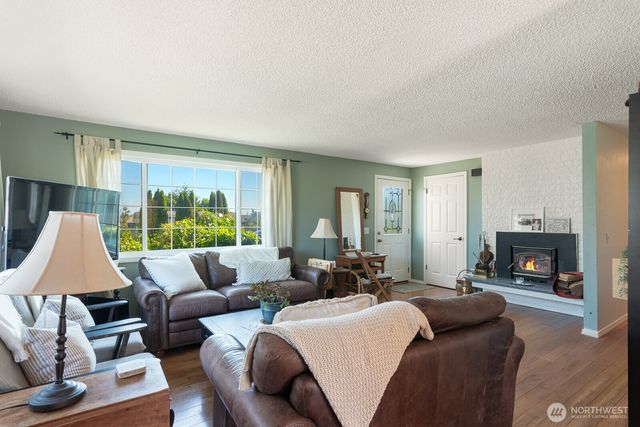 1552 Thompson Drive, Camano Island, WA 98282