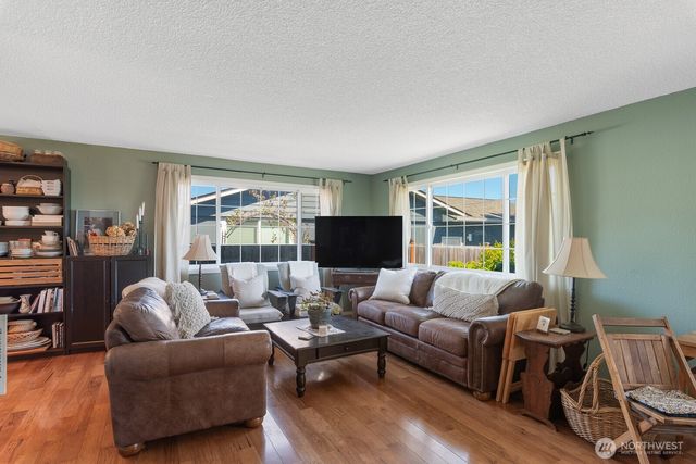 1552 Thompson Drive, Camano Island, WA 98282