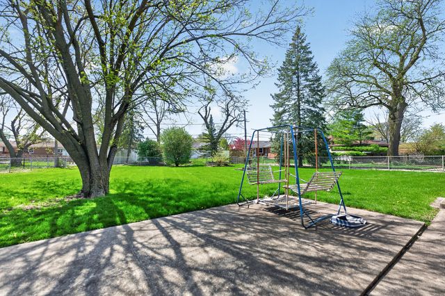 549 E 168th Street, South Holland, IL 60473