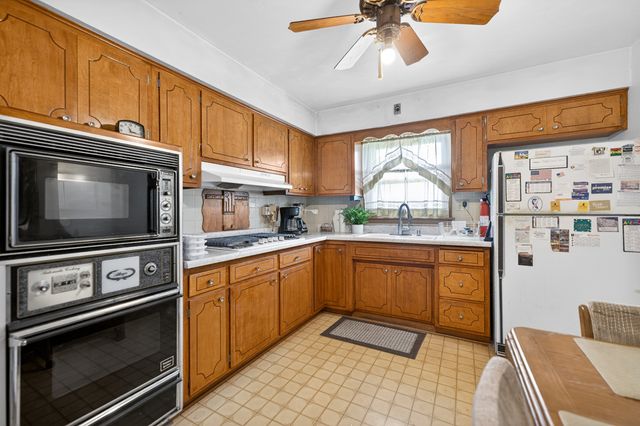 549 E 168th Street, South Holland, IL 60473