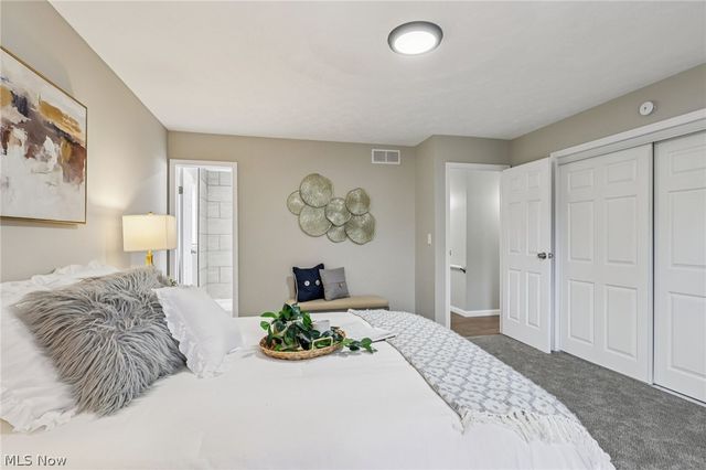 2829 Tibbetts Wick Road, Hubbard, OH 44425