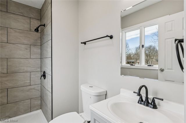 2829 Tibbetts Wick Road, Hubbard, OH 44425