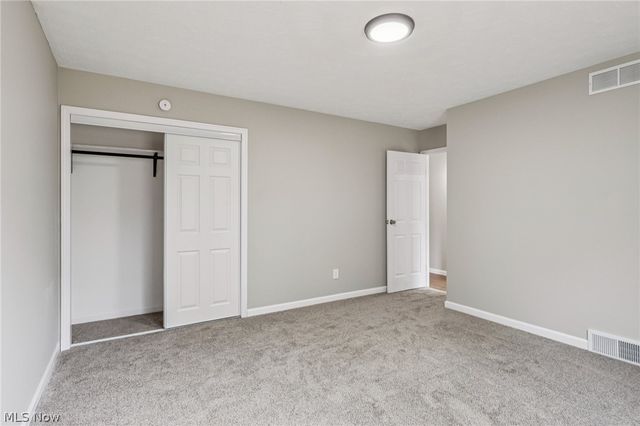 2829 Tibbetts Wick Road, Hubbard, OH 44425