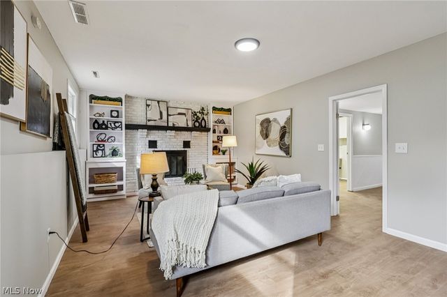 2829 Tibbetts Wick Road, Hubbard, OH 44425