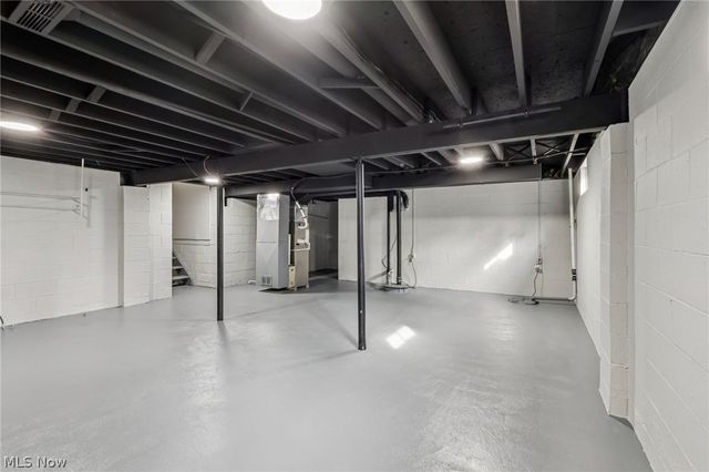 2829 Tibbetts Wick Road, Hubbard, OH 44425