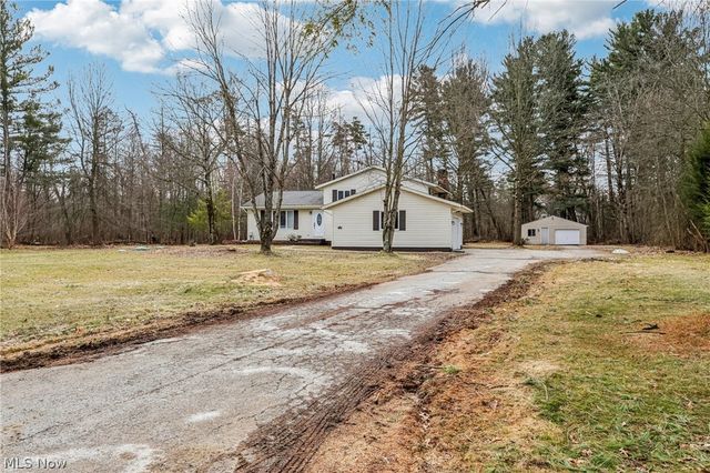 2829 Tibbetts Wick Road, Hubbard, OH 44425