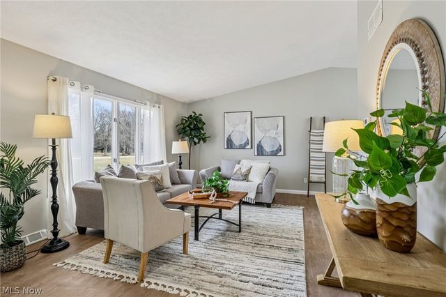 2829 Tibbetts Wick Road, Hubbard, OH 44425