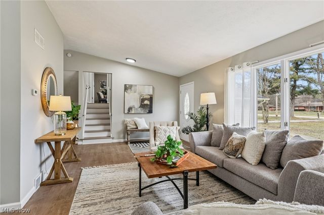 2829 Tibbetts Wick Road, Hubbard, OH 44425