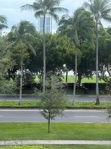 3625 N Country Club Drive 304, Aventura, FL 33180