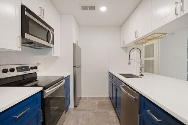 2505 Wedglea Drive 140, Dallas, TX 75211