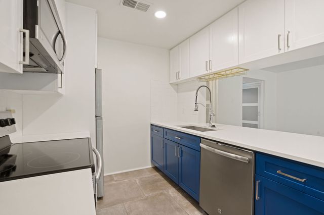 2505 Wedglea Drive 140, Dallas, TX 75211