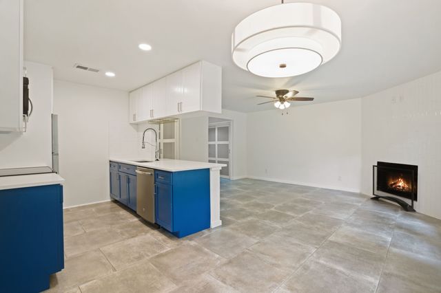 2505 Wedglea Drive 140, Dallas, TX 75211