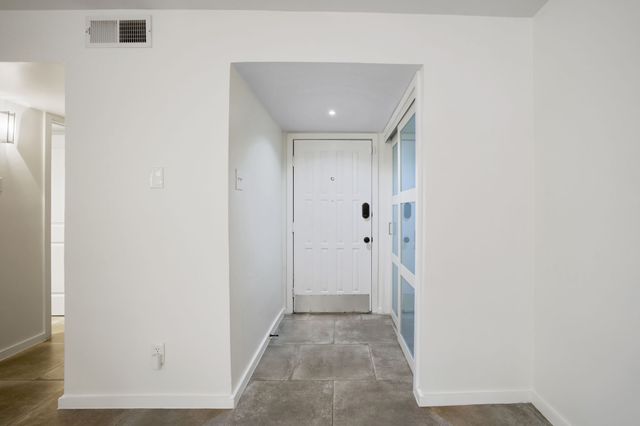 2505 Wedglea Drive 140, Dallas, TX 75211