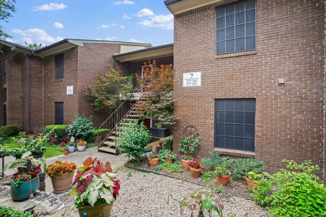 2505 Wedglea Drive 140, Dallas, TX 75211