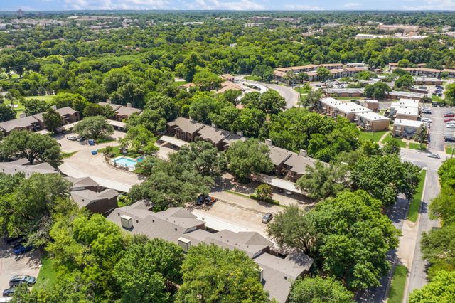 2505 Wedglea Drive 140, Dallas, TX 75211