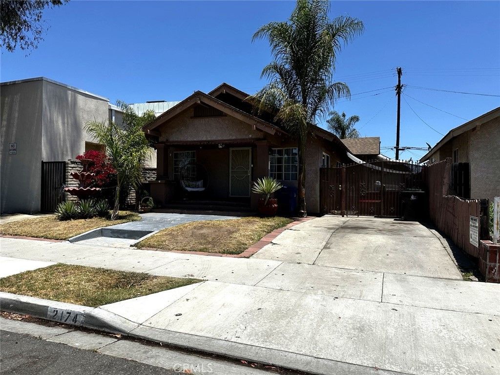 Image 1 of property listing at 2174 Linden, Long Beach, CA 90806