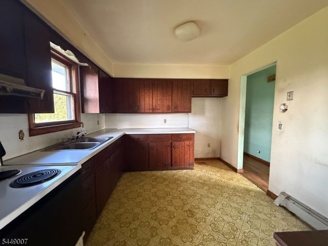 1085 Grand St, Phillipsburg Town, NJ 08865