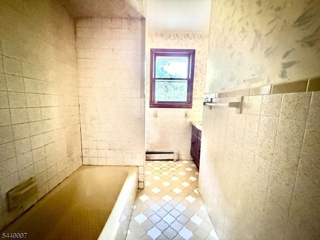 1085 Grand St, Phillipsburg Town, NJ 08865