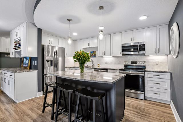 10411 Cedar Lake Road 217, Minnetonka, MN 55305