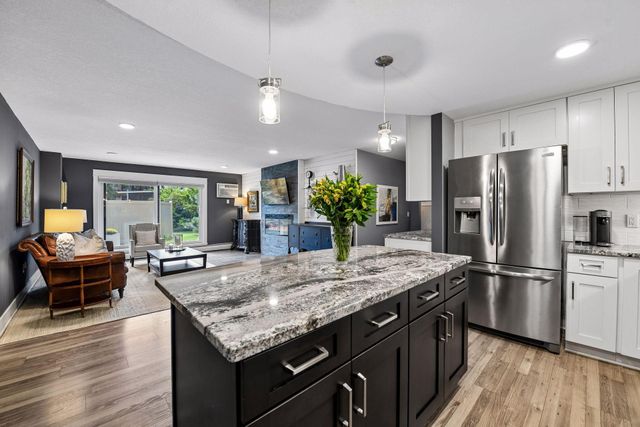 10411 Cedar Lake Road 217, Minnetonka, MN 55305