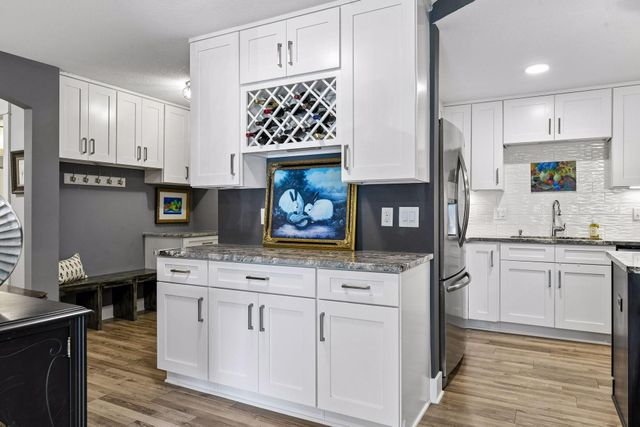 10411 Cedar Lake Road 217, Minnetonka, MN 55305