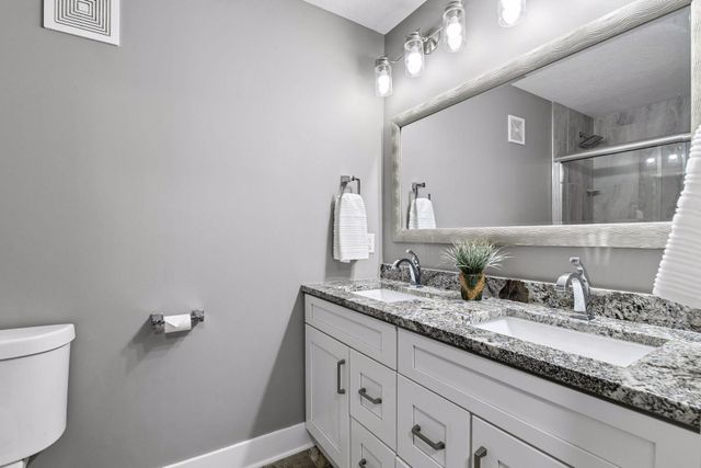 10411 Cedar Lake Road 217, Minnetonka, MN 55305