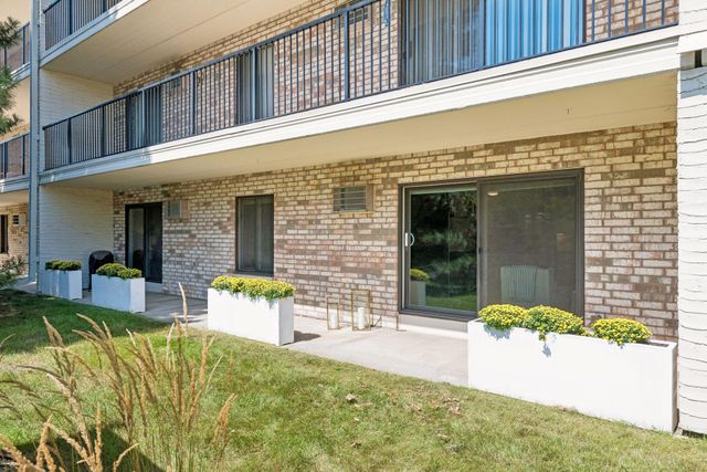 10411 Cedar Lake Road 217, Minnetonka, MN 55305