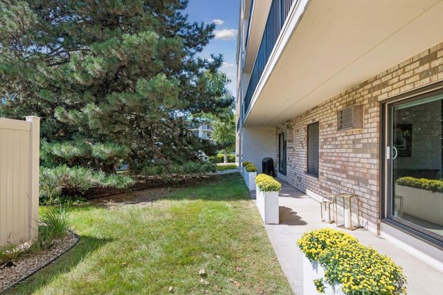 10411 Cedar Lake Road 217, Minnetonka, MN 55305
