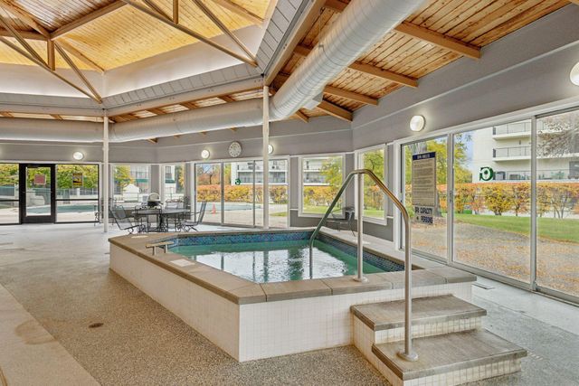 10411 Cedar Lake Road 217, Minnetonka, MN 55305