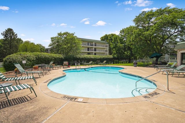 10411 Cedar Lake Road 217, Minnetonka, MN 55305