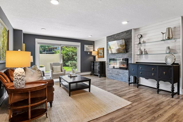 10411 Cedar Lake Road 217, Minnetonka, MN 55305