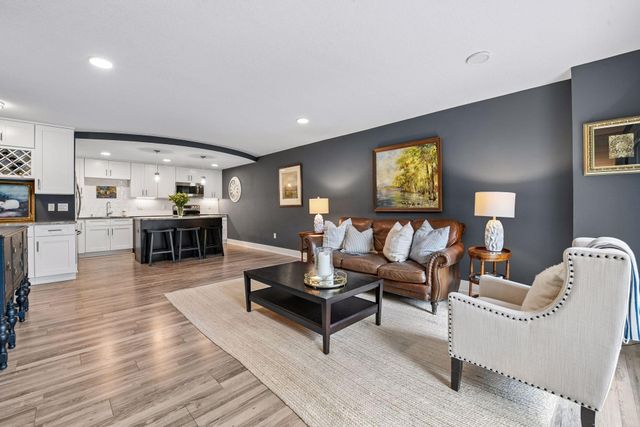 10411 Cedar Lake Road 217, Minnetonka, MN 55305