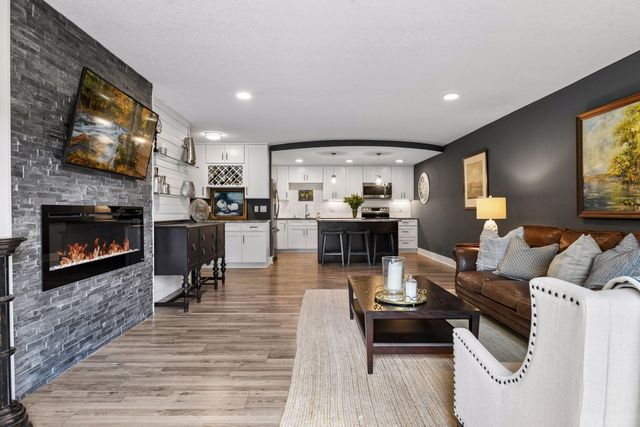 10411 Cedar Lake Road 217, Minnetonka, MN 55305