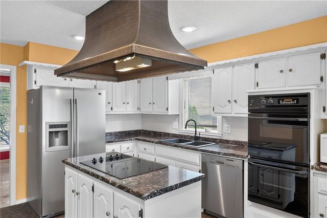 906 NW Chestnut Circle, Blue Springs, MO 64015