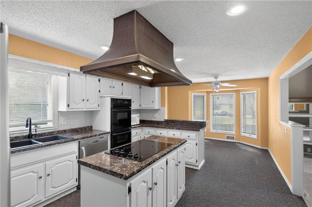 906 NW Chestnut Circle, Blue Springs, MO 64015