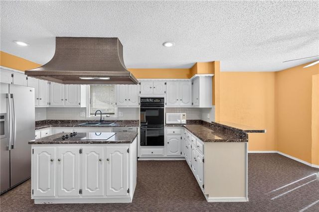 906 NW Chestnut Circle, Blue Springs, MO 64015